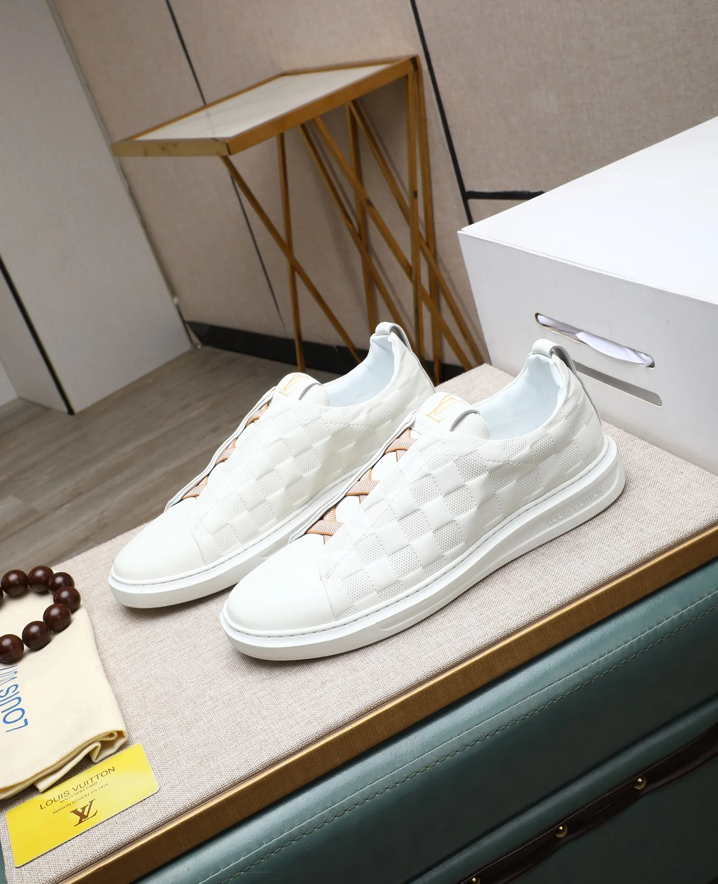 Men's shoes 💰460 【LOUIS VUITTON】Louis Vuitton 2 new products 👟Milan fashion show style 🇰🇾🇰🇾LV family logo, celebrity style, a must-have for fashionistas ⚠️Imported materials ➕Cow leather ➕Breathable leather lining ➕Special outsole 👞Number 38-44 (45 46 custom-made)